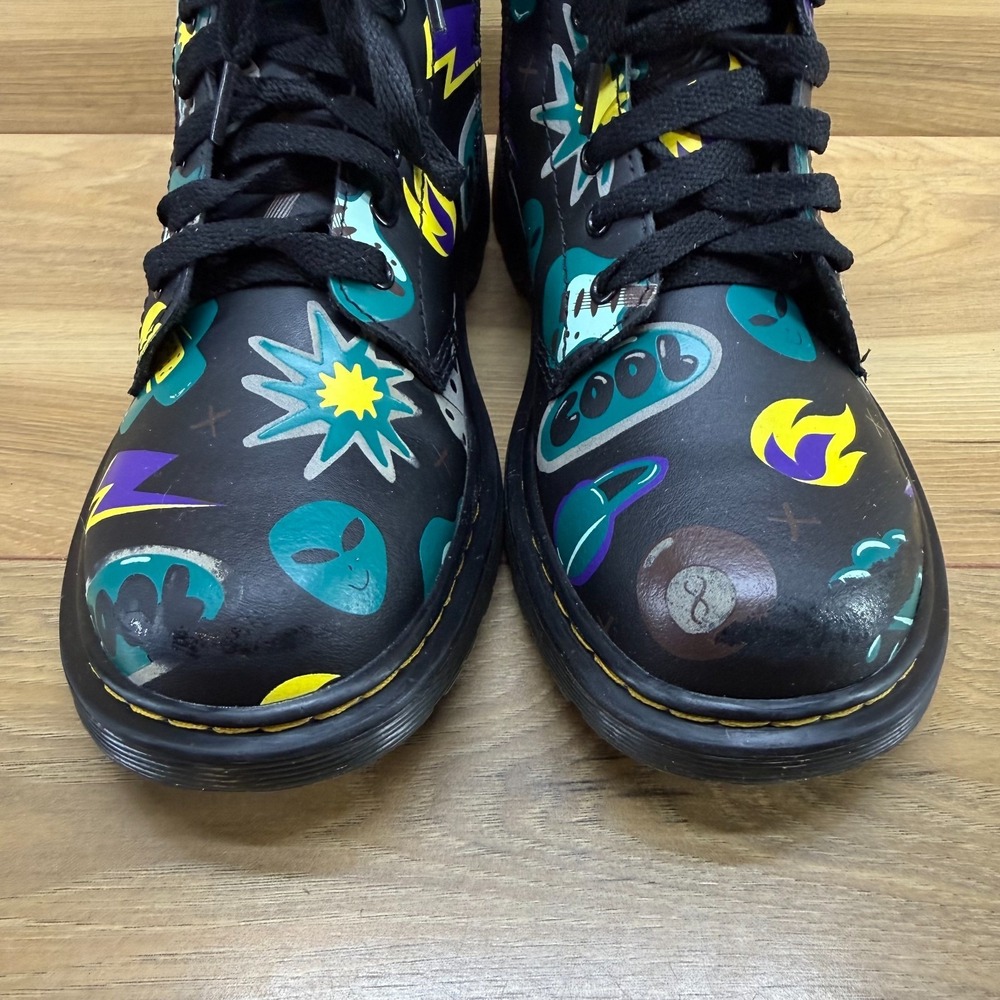 DR MARTENS Junior Sticker Print Combat Boot Kids Size 4 Black Leather Alien Cool - Picture 4 of 11